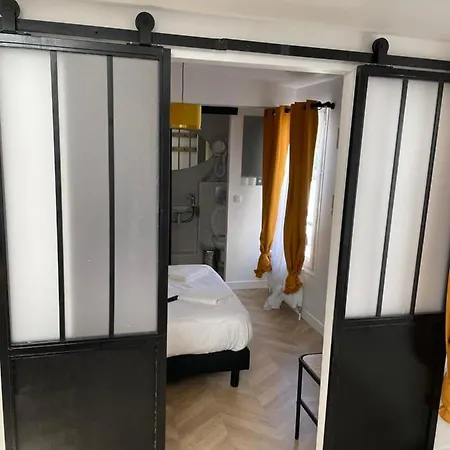 Menil Bon Temps 3* Paříž