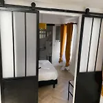 Menil Bon Temps 3* פריז