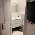 Menil Bon Temps מלון 3*