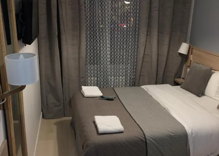 Hotel Ménil Bon Temps Parigi