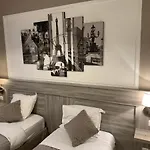 Menil Bon Temps 3* Paris