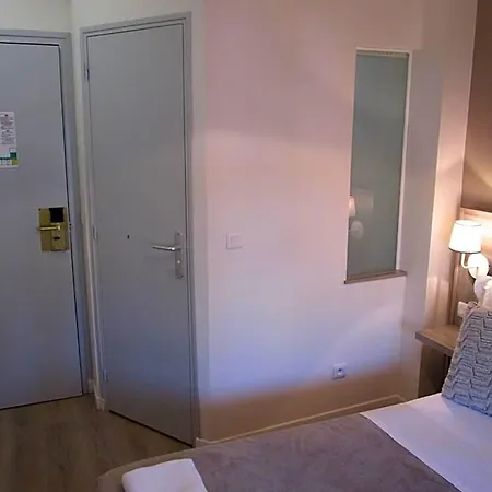 Menil Bon Temps Hotel Paris
