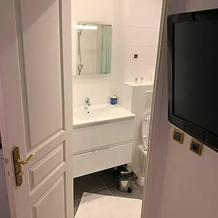 Menil Bon Temps Hotel 3*