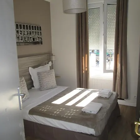 Menil Bon Temps Hotel Paris
