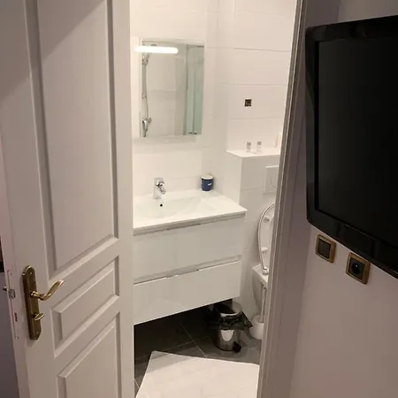 Menil Bon Temps ホテル 3*