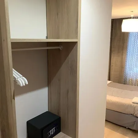 Menil Bon Temps Hotel 3*
