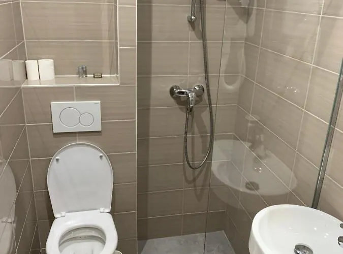 מלון Menil Bon Temps 3*