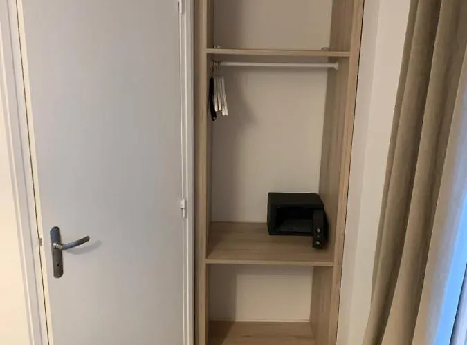 梅尼尔藤普旅馆