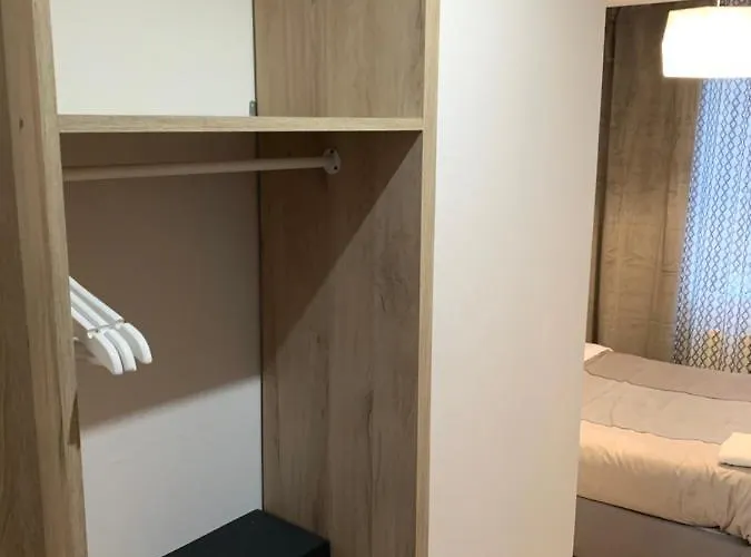 梅尼尔藤普旅馆 酒店 3*